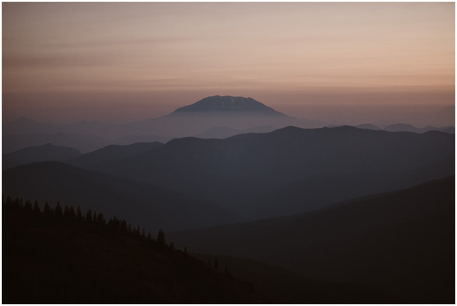 Landscape of the mountains at sunrise in Washington. 