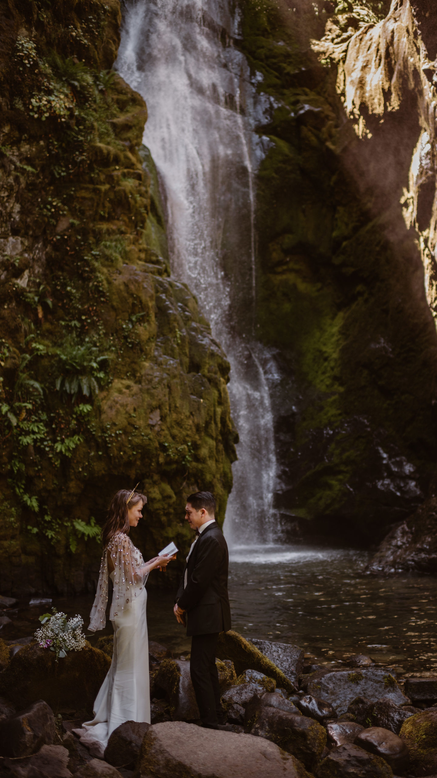 Devlin & Colton elope at one of the many waterfalls near Bridal Veil Falls in the Columbia River Gorge.